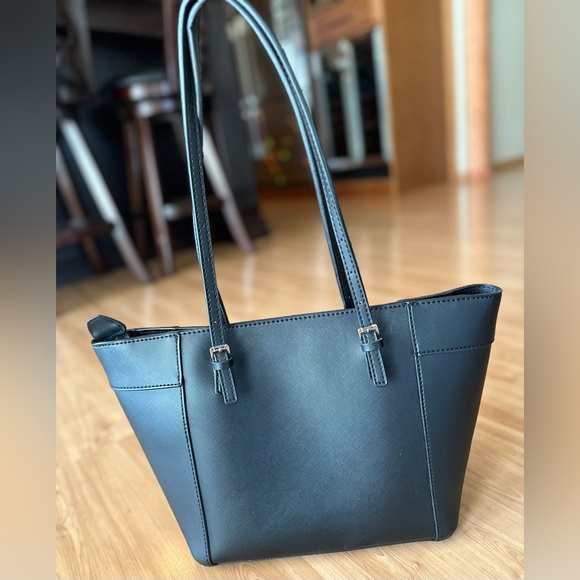 Black Guess Bag - Picture 3 of 4